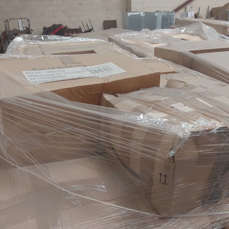 PALLET CONTAINING A VERY LARGE QUANTITY OF ASSORTED ITEMS INCLUDING: CLOCKS, SILICONE REMOVER KIT, KLIP SEAL CONTAINERS, STACKING CUPS ECT