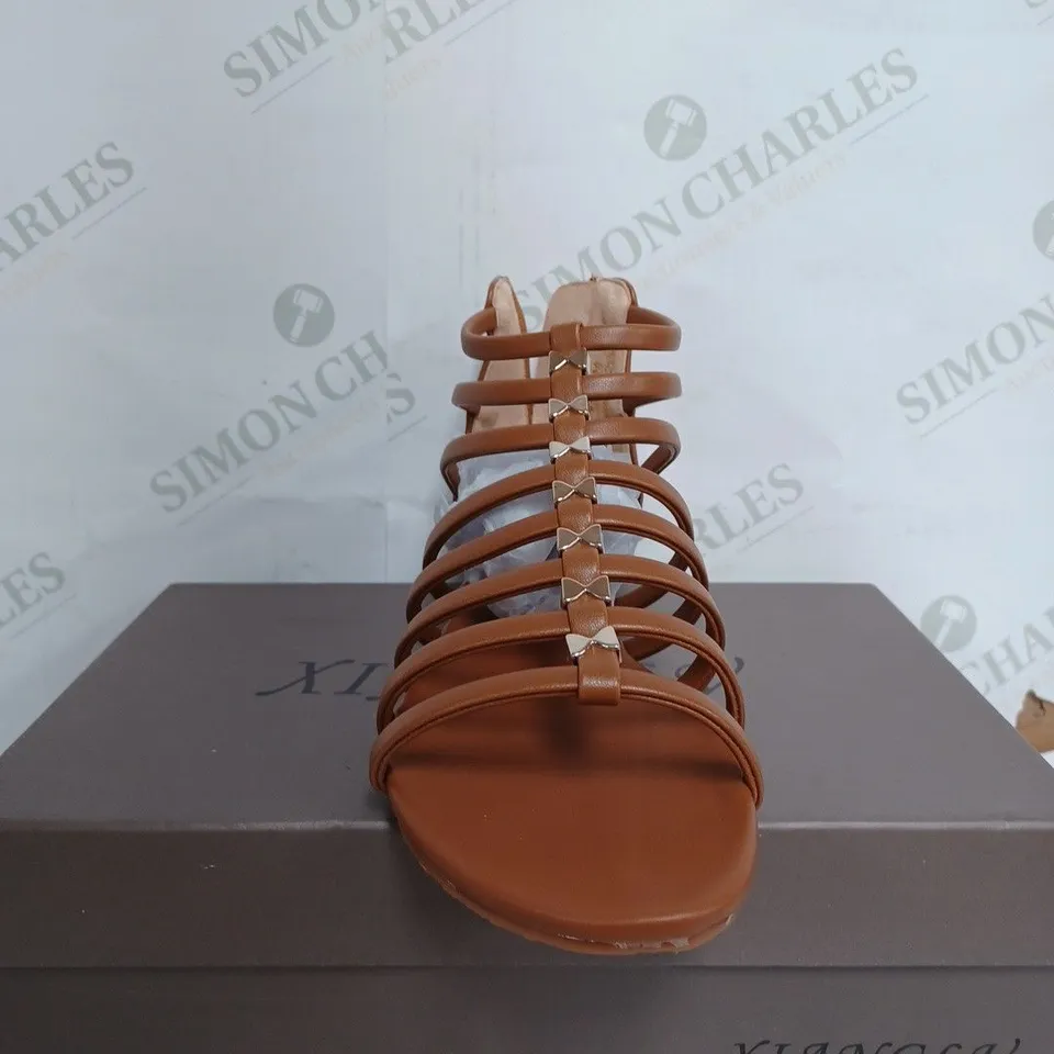 BOXED XIANGLV ROMAN STYLE SANDALS IN BROWN - EU 38