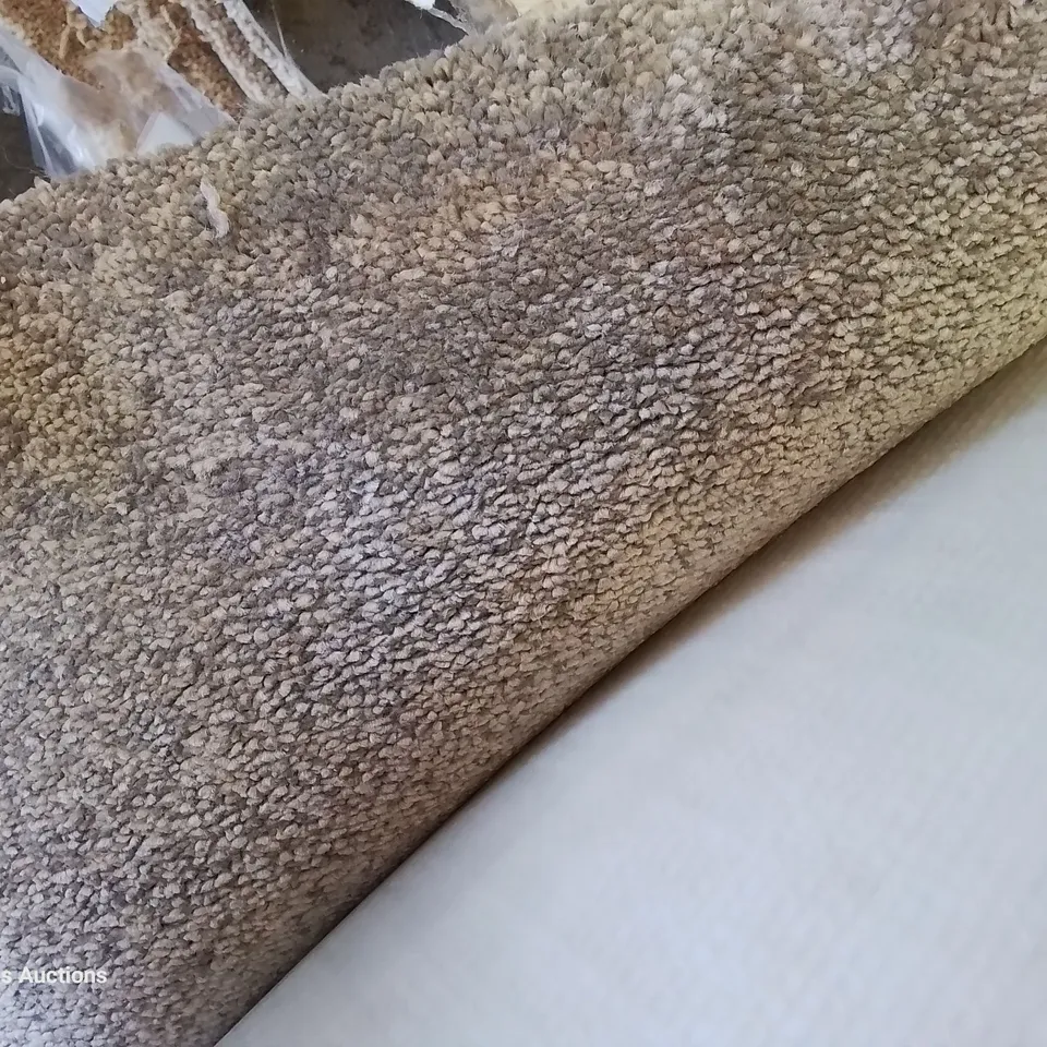 ROLL OF QUALITY HEARTLANDS TENBURY CARPET APPROXIMATELY 5M × 4.9M