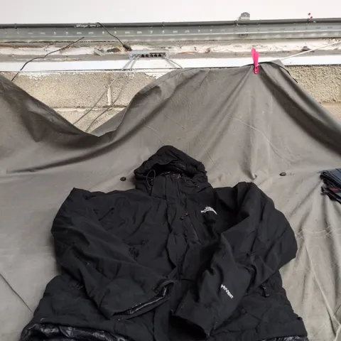 THE NORTH FACE MEDIUM BLACK HOODED COAT