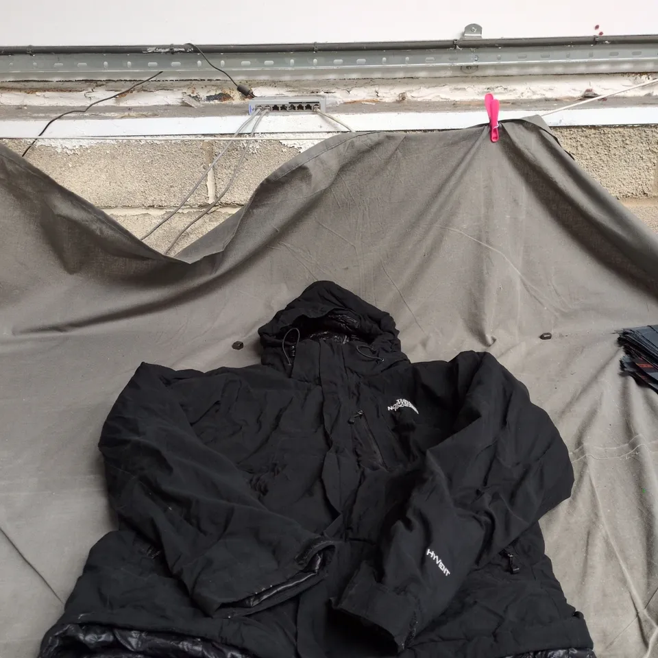 THE NORTH FACE MEDIUM BLACK HOODED COAT