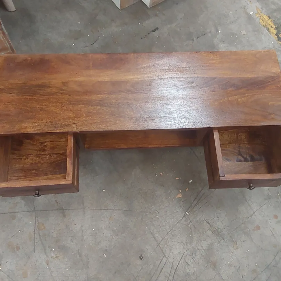 CLASSIC OAK-ISH COFFEE TABLE COLOUR: CHESTNUT