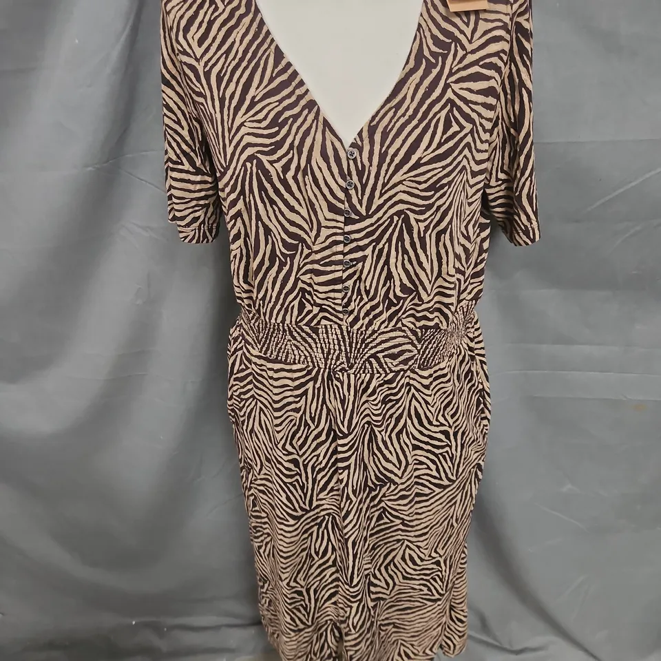 WOOLOVERS SHIRRED WAIST JERSEY DRESS IN BLURRD ANIMAL PRINT SIZE M