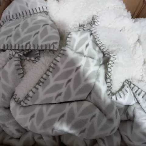 COZEE HOME VELVET SOFT WRAP - DARK GREY