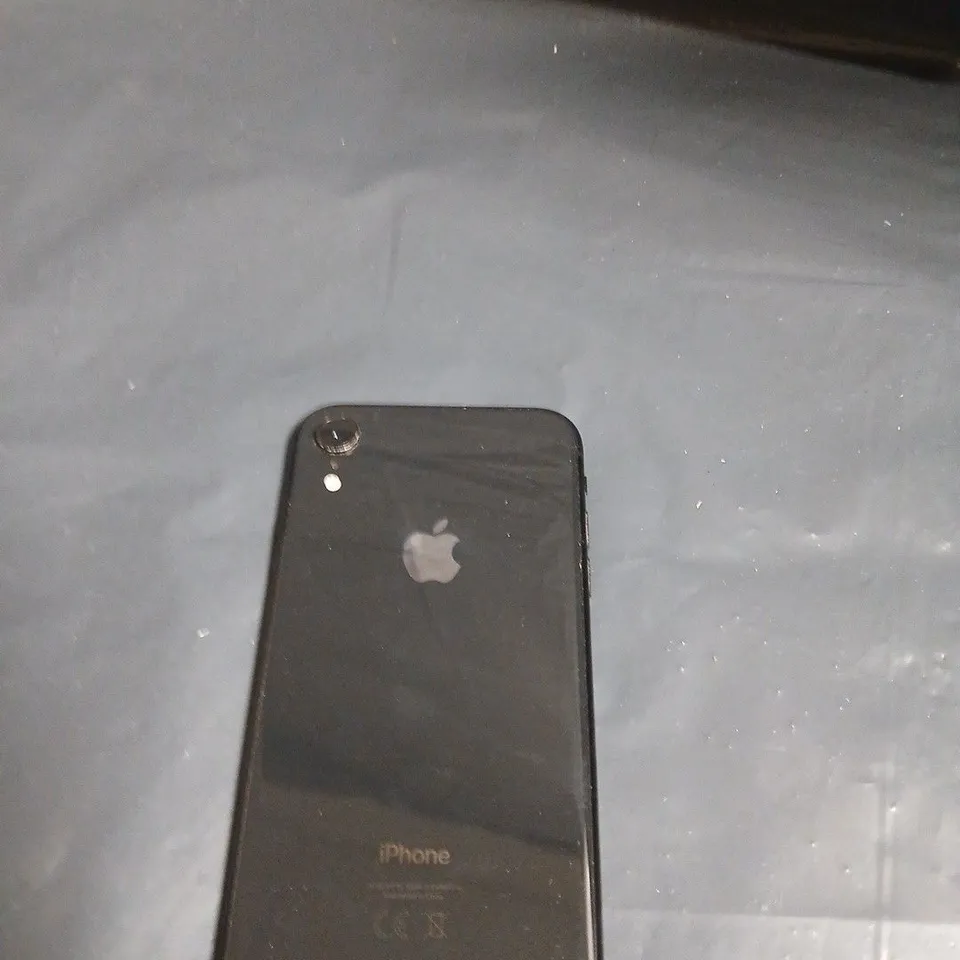 APPLE IPHONE  – BLACK 