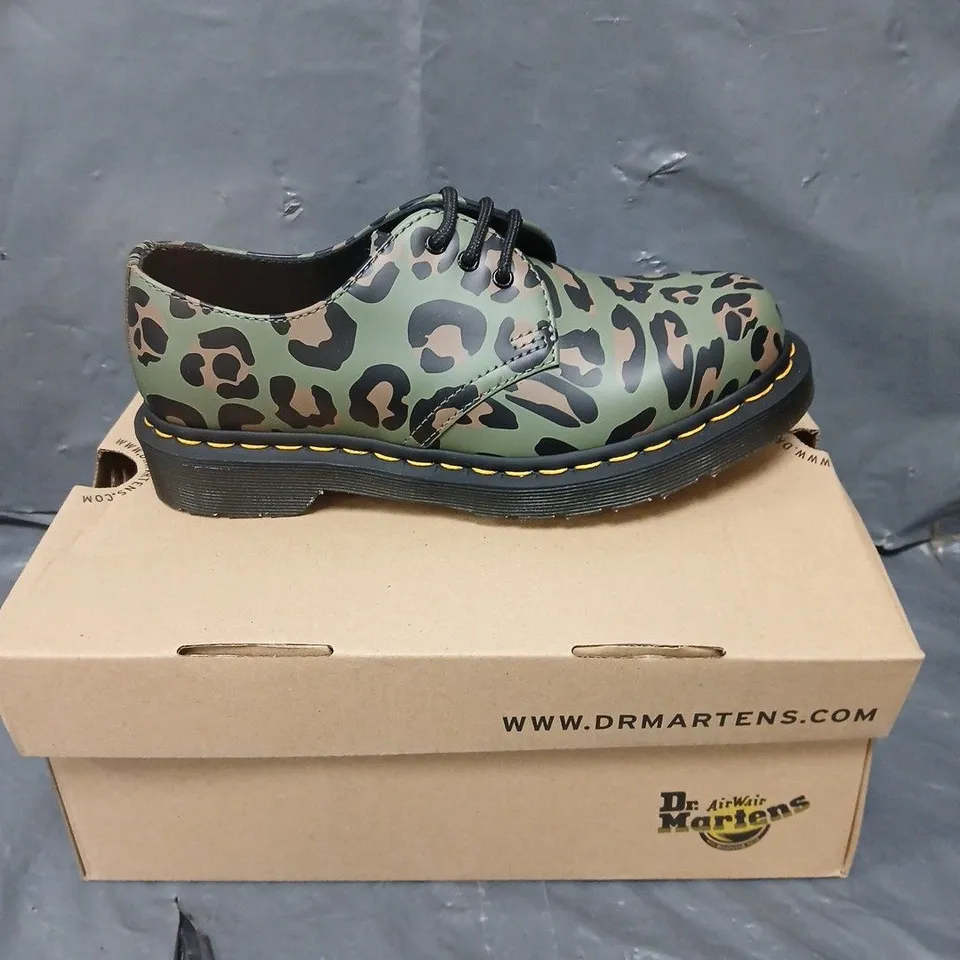 BOXED PAIR OF DR MARTENS DISTORTED LEOPARD SMOOTH SHOES IN KHAKI GREEN - 3