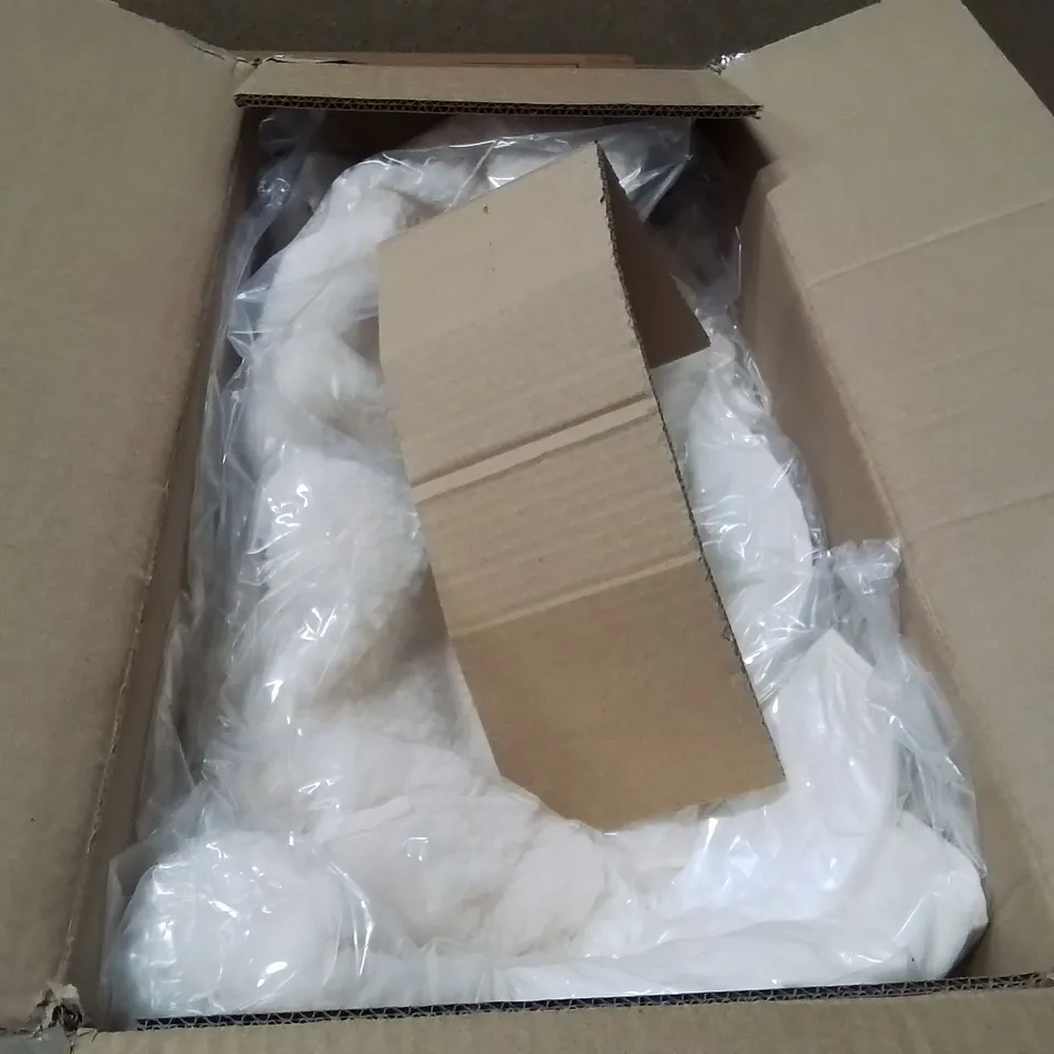 BOXED BRAND NEW APPROXIMATELY 7 JD WILLIAMS BORG GILLET CREAM SIZE 24