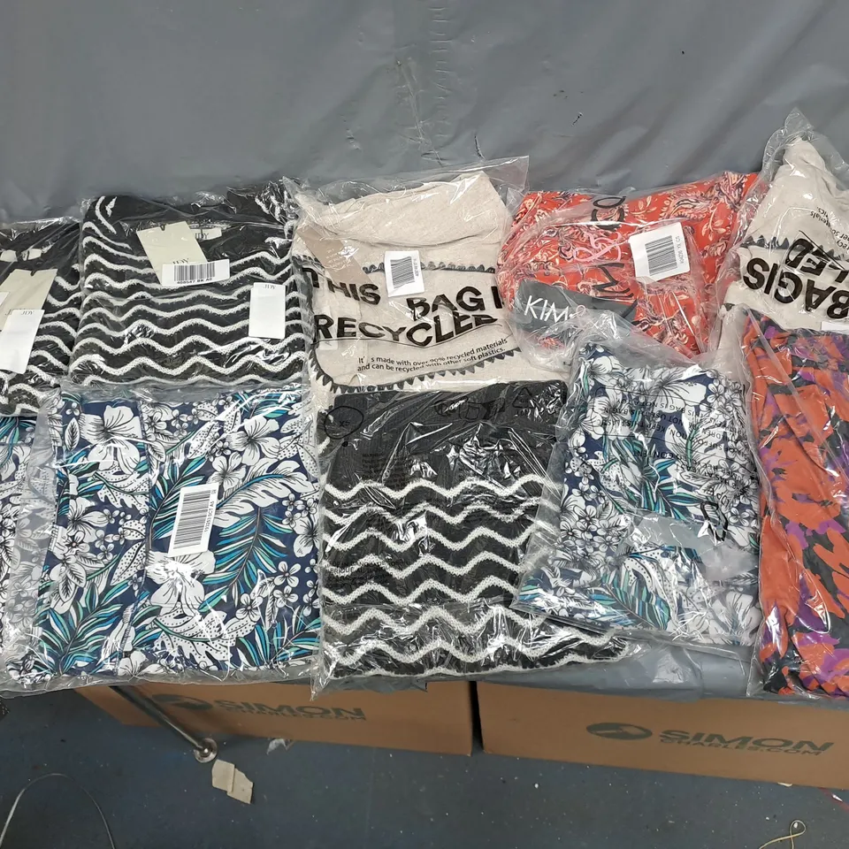 BOX OF APPROXIMATELY 6 ASSORTED BAGGED PIECES OF CLOTHING IN VARIOUS STYLES, SIZES, AND BRANDS 