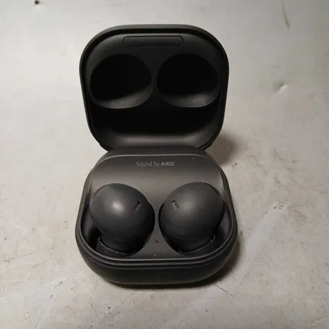 SAMSUNG EAR BUDS IN BLACK 