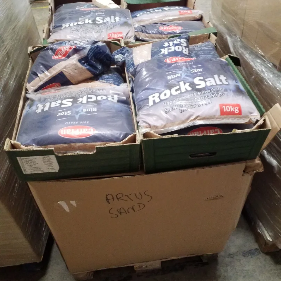 PALLET CONTAINING LARGE QUANTITY OF CARPLAN BLUE STAR 10KG ROCK SALT BAGS