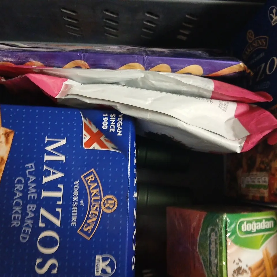 APPROXIMATELY 10 ASSORTED FOOD AND DRINK ITEMS TO INCLUDE EXHALE COFFEE, ENERGIZING TEA, ETC