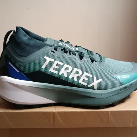 BOXED PAIR OF ADIDAS TERREX AGRAVIC GTX TRAIL RUNNING SHOES – UK 11 (MEN'S)