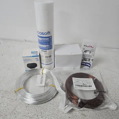 APPROXIMATELY 12 ASSORTED HOUSEHOLD ITEMS TO INCLUDE SILICONE LENS PROTECTION COVER, ECOSOFT CARTRIDGE, KNIT NEEDLES, ETC