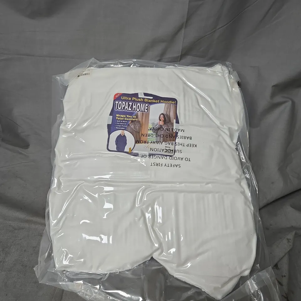 TOPAZ HOME BOX OF 10 ULTRA PLUSH BLANKET HOODIE – WHITE, ONE SIZE FITS ALL