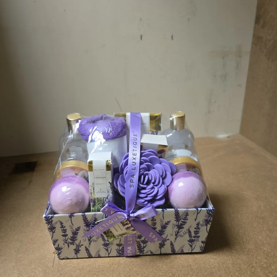 SPA LUXETIQUE LAVENDER SPA GIFT SET IN FLORAL BOX – BATH & BODY
