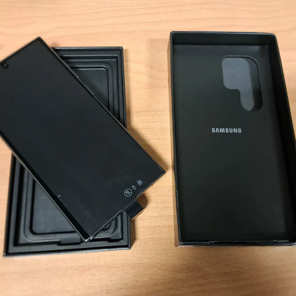 BOXED SAMSUNG GALAXY S24 ULTRA 12GB/256GB IN TITANIUM BLACK - SM-S928B