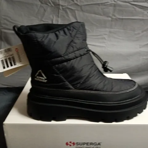BOXED PAIR OF SUPERGA BLACK QUILTED ANKLE BOOTS – UK SIZE 5