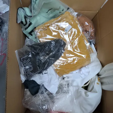 WOMEN'S/ MEN'S CLOTHING ASSORTMENT IN BOX 