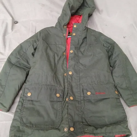 BARBOUR BUTTON HOODED JACKE IN DARK GREEN - SMALL