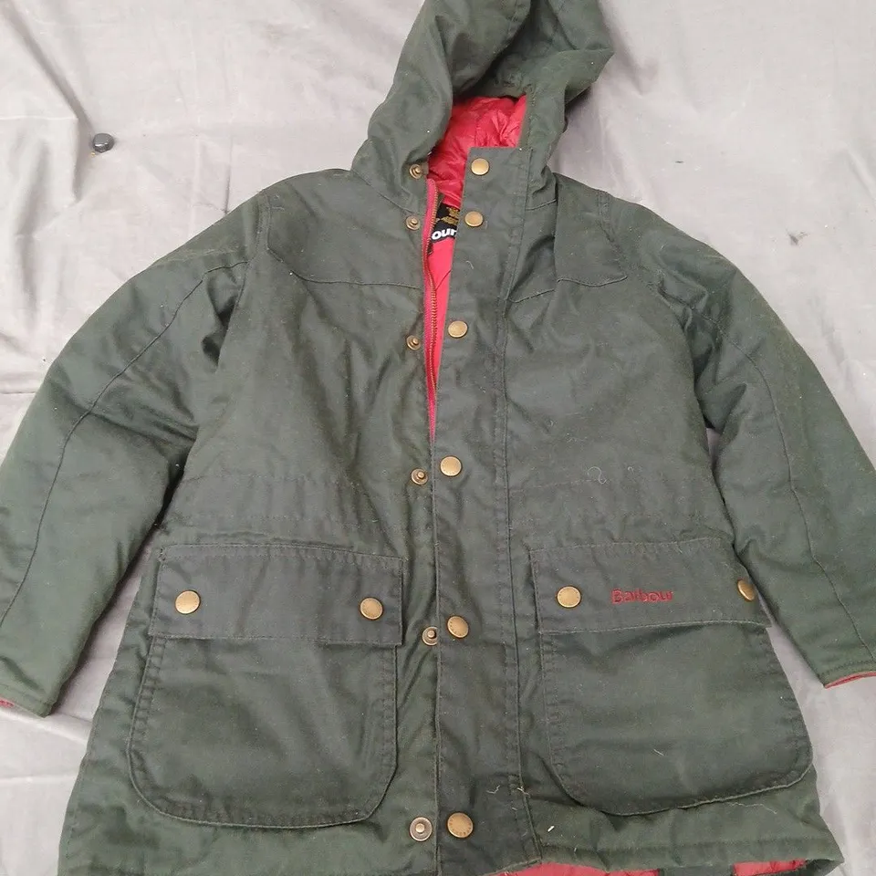 BARBOUR BUTTON HOODED JACKE IN DARK GREEN - SMALL