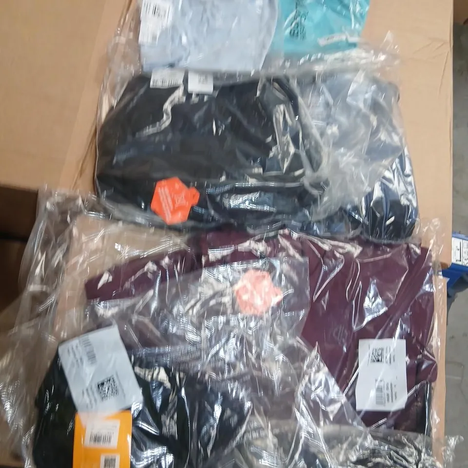 APPROXIMATELY 18 ITEMS OF ASSORTED BRAND NEW REGATTA CLOTHING AND ACCESSORIES