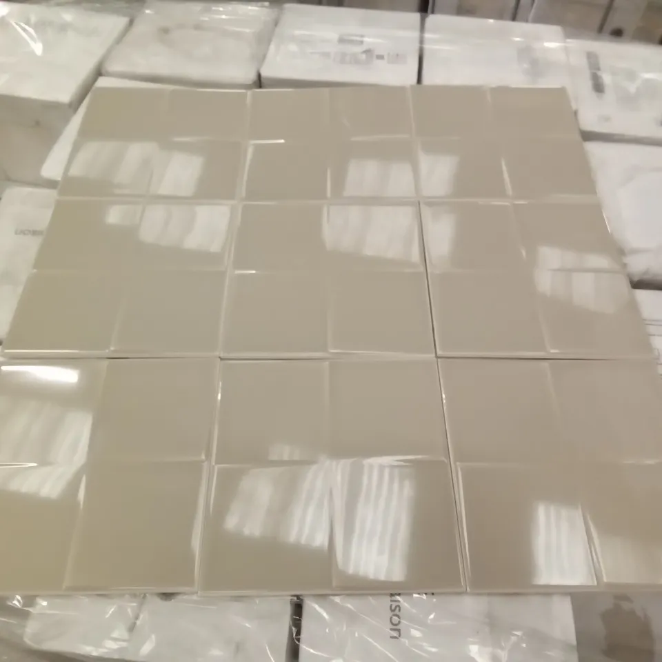 PALLET OF APPROXIMATELY 93 BOXES OF 25 BRAND NEW BRILLIANT GRIS DORE 5 20X20CM TILES - EACH PACK COVERS APPROXIMATELY 1M² (TOTAL APPROX. 93 SQ.METRES)