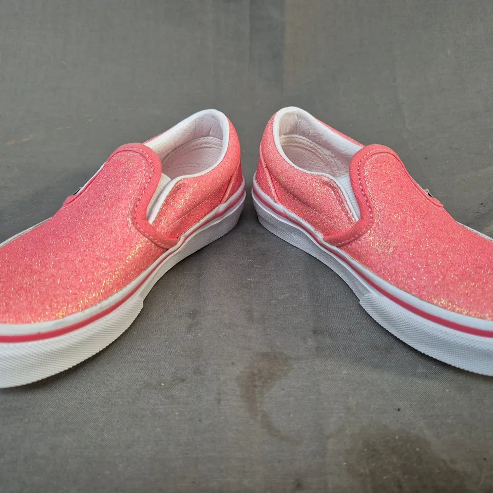 BOXED PAIR OF VANS KID'S CLASSIC SLIP-ON SHOES IN PINK W. GLITTER EFFECT UK SIZE 10