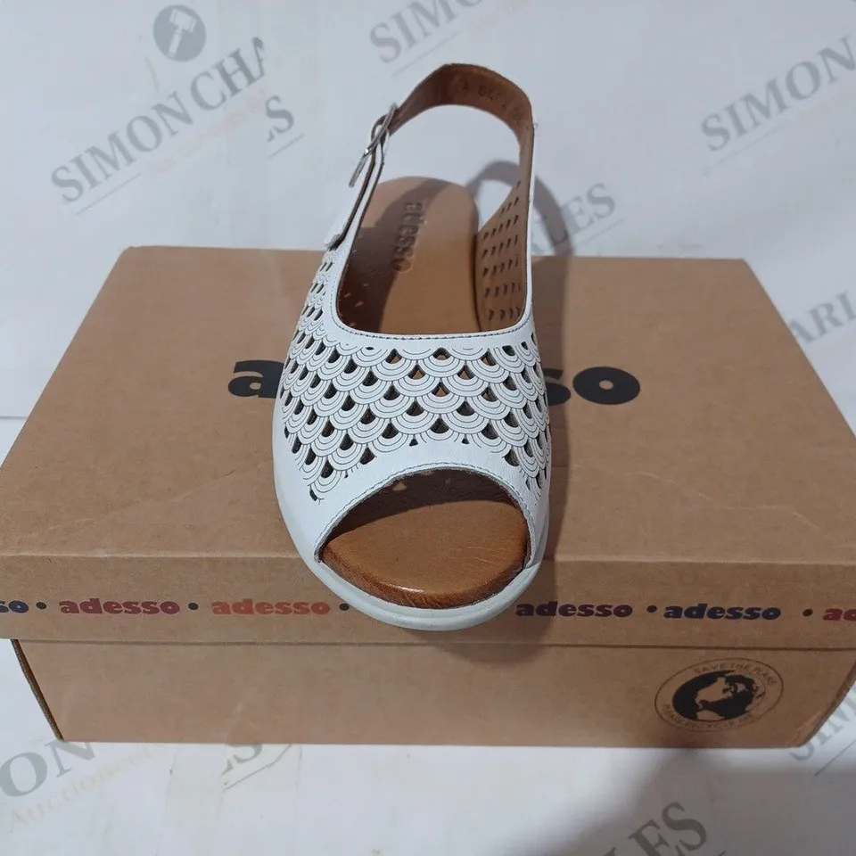 BOXED PAIR OF ADESSO LEATHER SLINGBACK STRAP SHOES IN WHITE SIZE 5