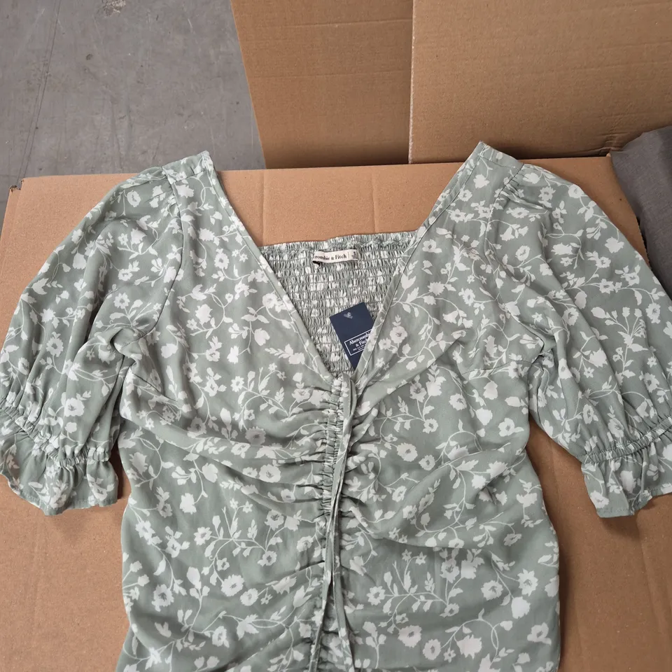 ABERCROMBIE & FITCH PUFF SLEEVE TOP - GREEN FLORAL - SIZE SMALL