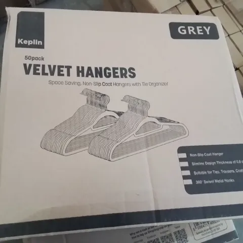 BOXED KEPLIN 50 PACK OF VELVET COAT HANGERS -GREY-