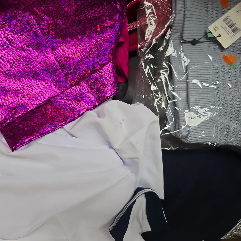 APPROXIMATELY 20 ASSORTED CLOTHING AND FASHION PRODUCTS IN VARIOUS STYLES AND SIZES - COLLECTION ONLY