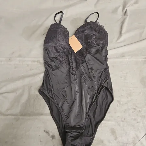 BOSS LACE BODYSUIT IN BLACK SIZE 10/S
