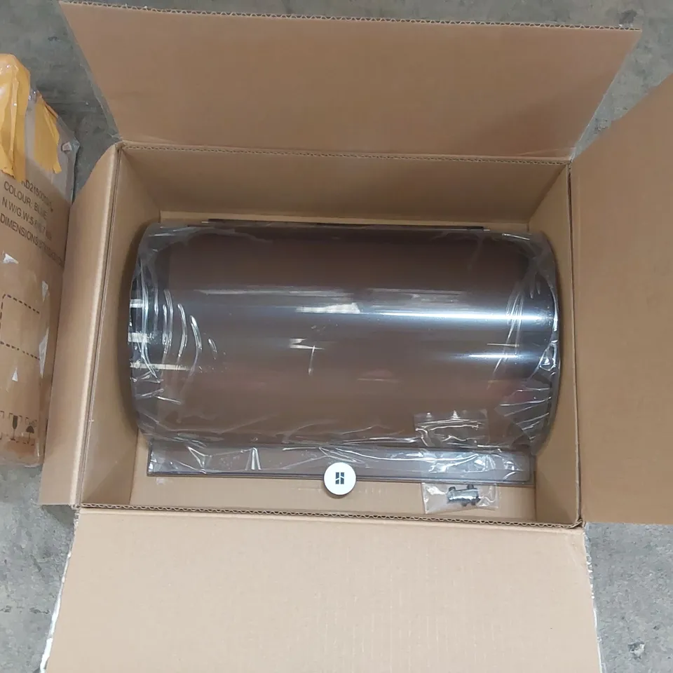 PALLET CONTAINING A LARGE ASSORTMENT OF CONSUMER PRODUCTS INCLUDING: KICK SCOOTER, BATHROOM UNIT PARTS, PIANO STAND ECT