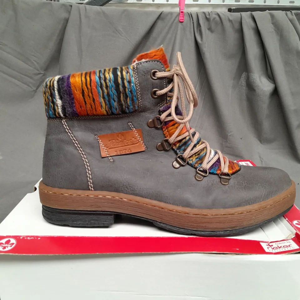 BOXED PAIR OF RIEKER FLEECE LINING BOOTS IN GREY - UK 7 1/2