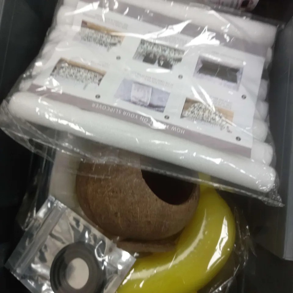 BOX OF APPROXIMATELY 10 ASSORTED ITEMS TO INCLUDE - COCONUT BIRD HOUSE, DOG LEAD, ALERT ALARM ETC