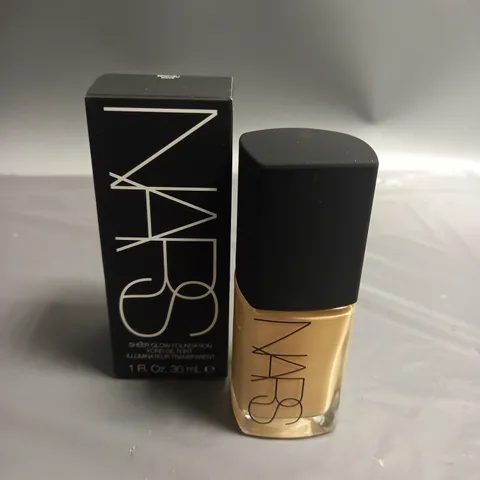 BOXED NARS SUPER GLOW FOUNDATION MEDIUM 1 30ML