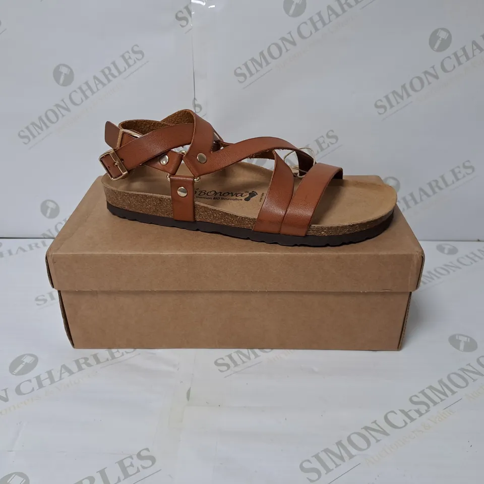 BOXED BONOVA SANDALS // SIZE: EU 40