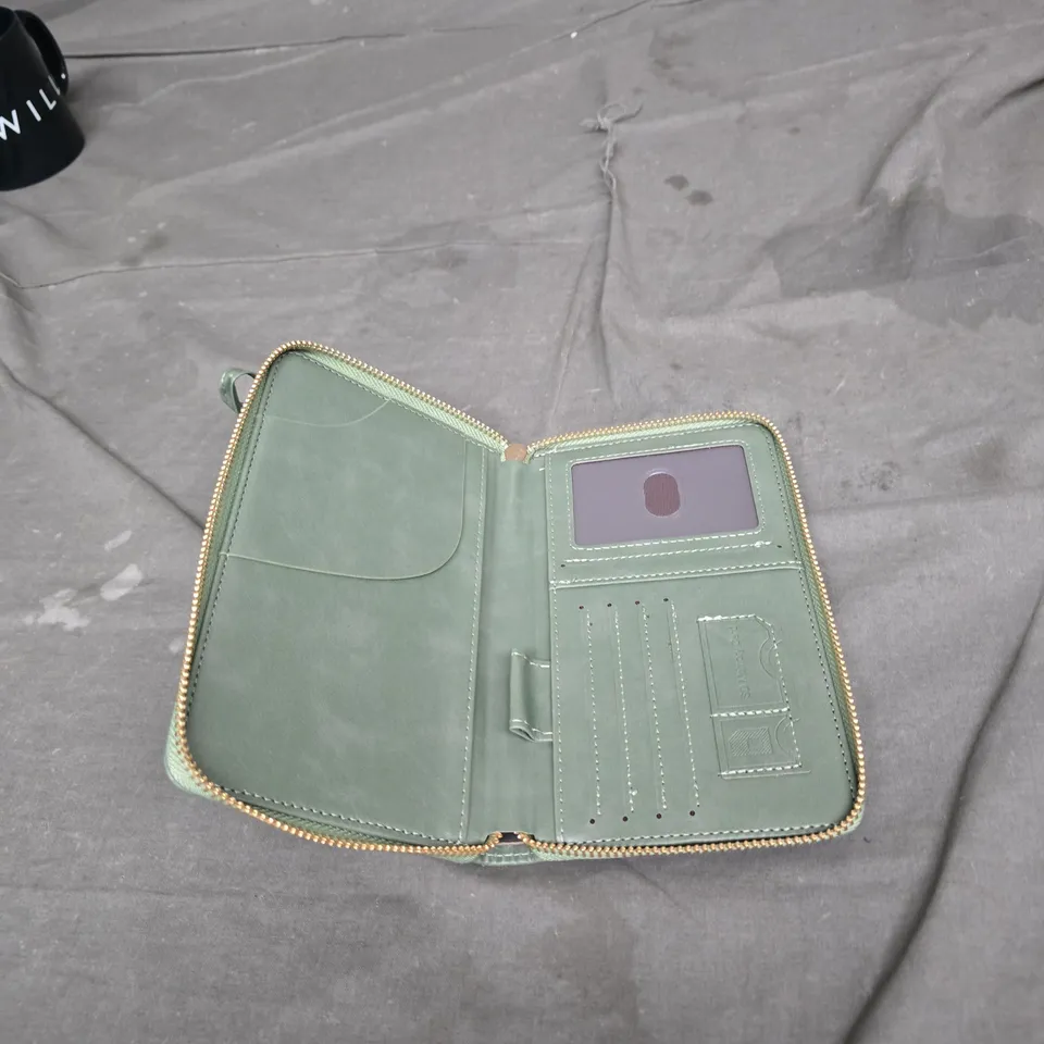 PASSPORT TRAVEL WALLET – GREEN, ZIP CLOSURE, CARD SLOTS