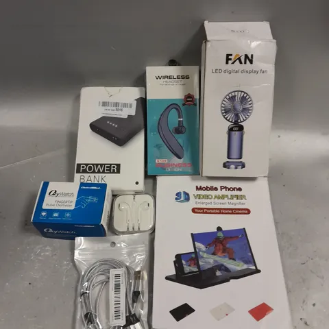 APPROXIMATELY 15 ASSORTED ELECTRICAL PRODUCTS TO INCLUDE POWERBANK, PULSE OXIMETER, EARPHONES ETC