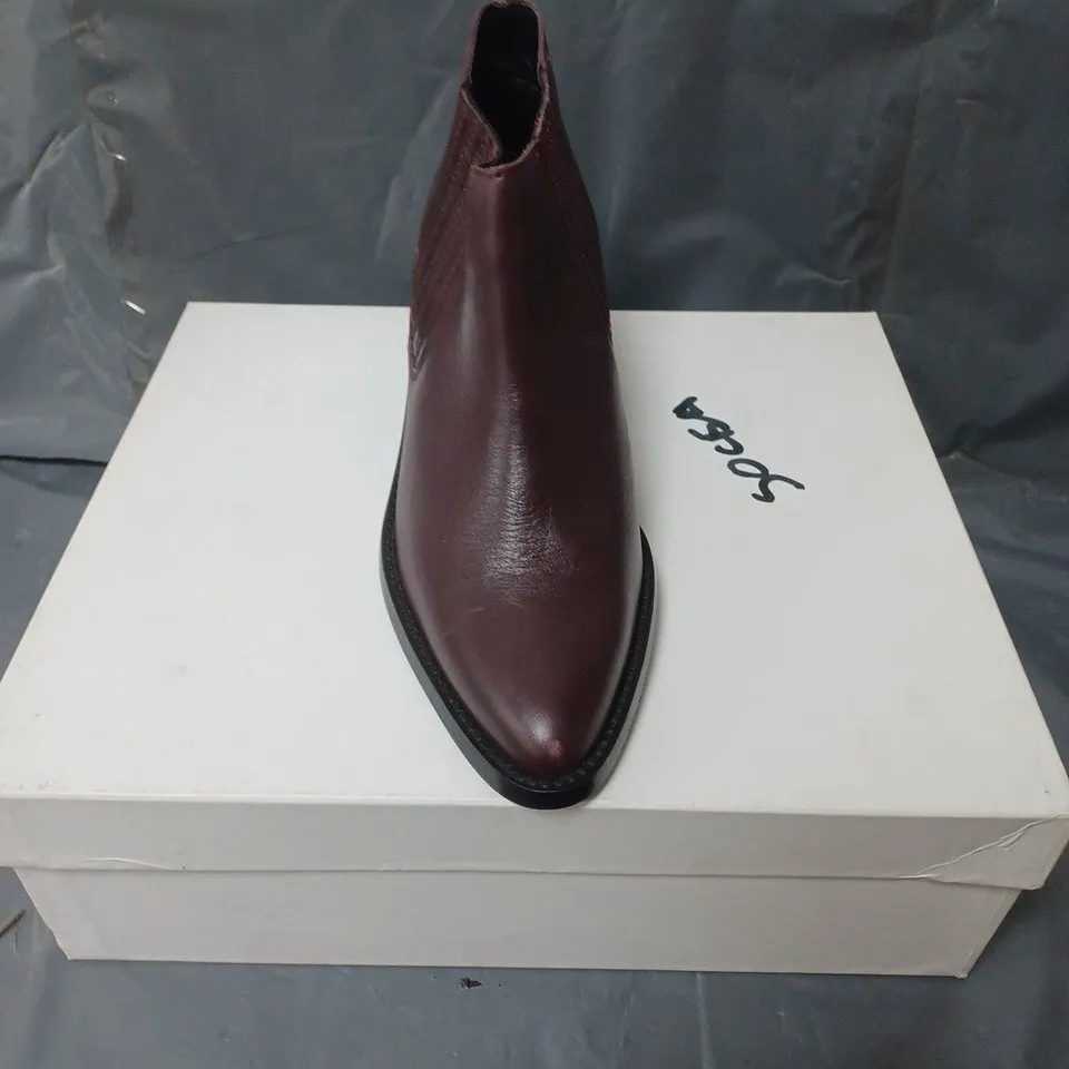 BOXED PAIR OF WOMENS WINE LEATHER ANKLE BOOTS SIZE 35