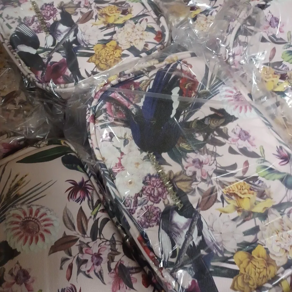BOX OF APPROX 30 JOANA FULANA TROPIC FLORAL PREMIUM COLLECTION PINK STORAGE BAGS
