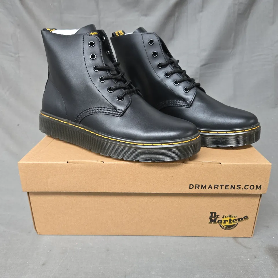 BOXED PAIR OF DR MARTENS THURSTON CHUKKA ANKLE BOOTS IN BLACK UK SIZE 6.5