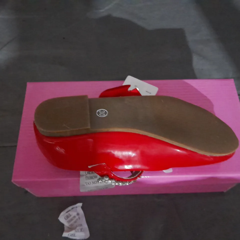 APPROXIMATELY 14 BOXED PAIR OF TIA MARIA KIDS MARY JANE SHOES IN RED VARIOUS SIZES TO INCLUDE SIZE 30EU