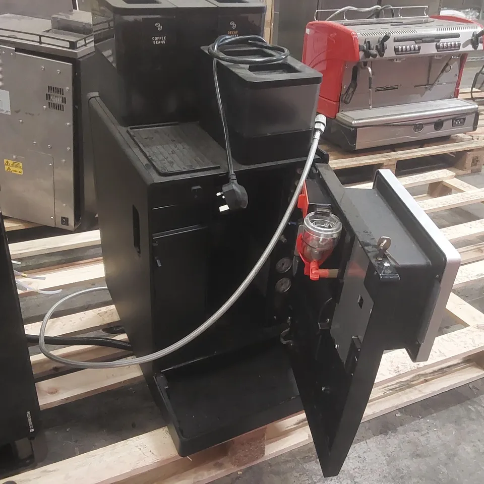 FRANKE A600 COMMERCIAL COFFEE MACHINE WITH MILK CHILLER