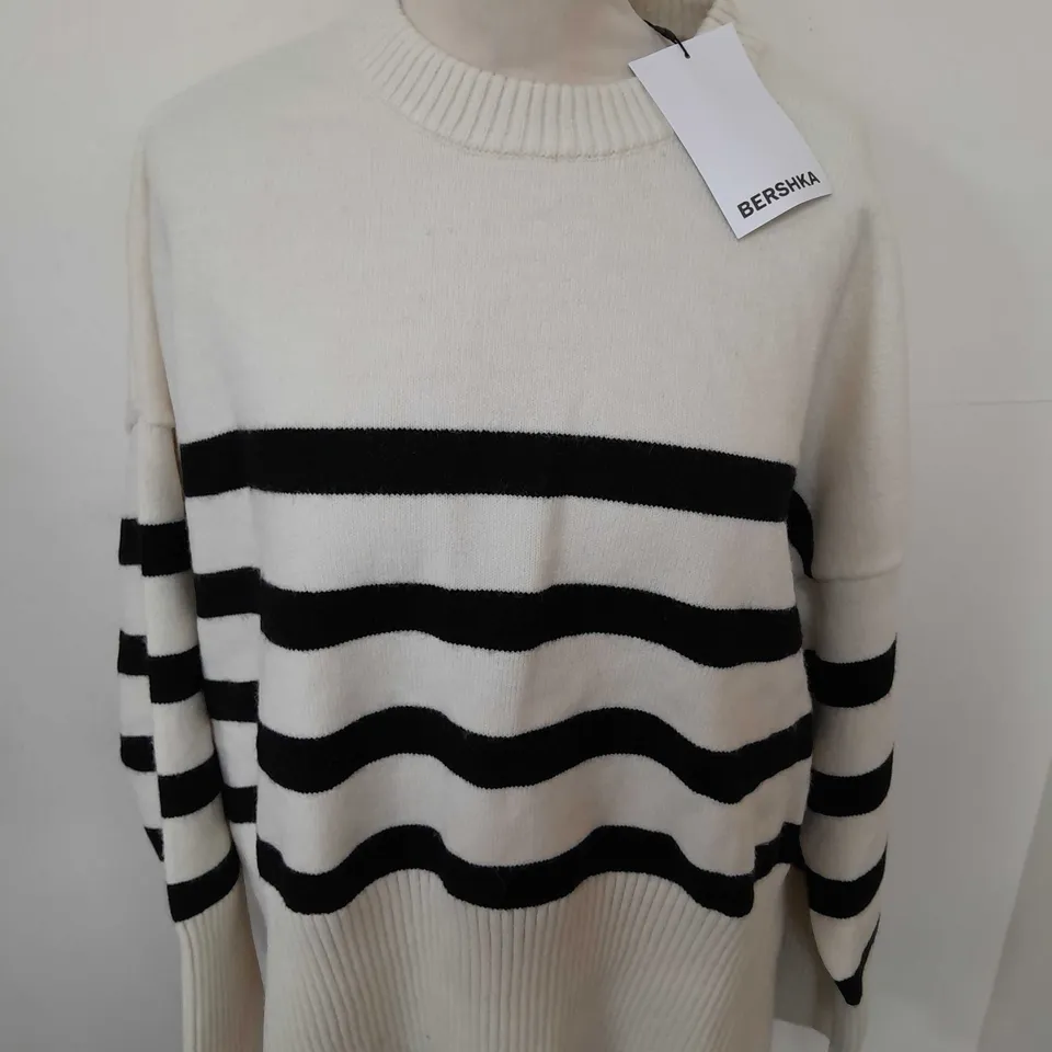 BERSHKA CREAM JUMPE - XL