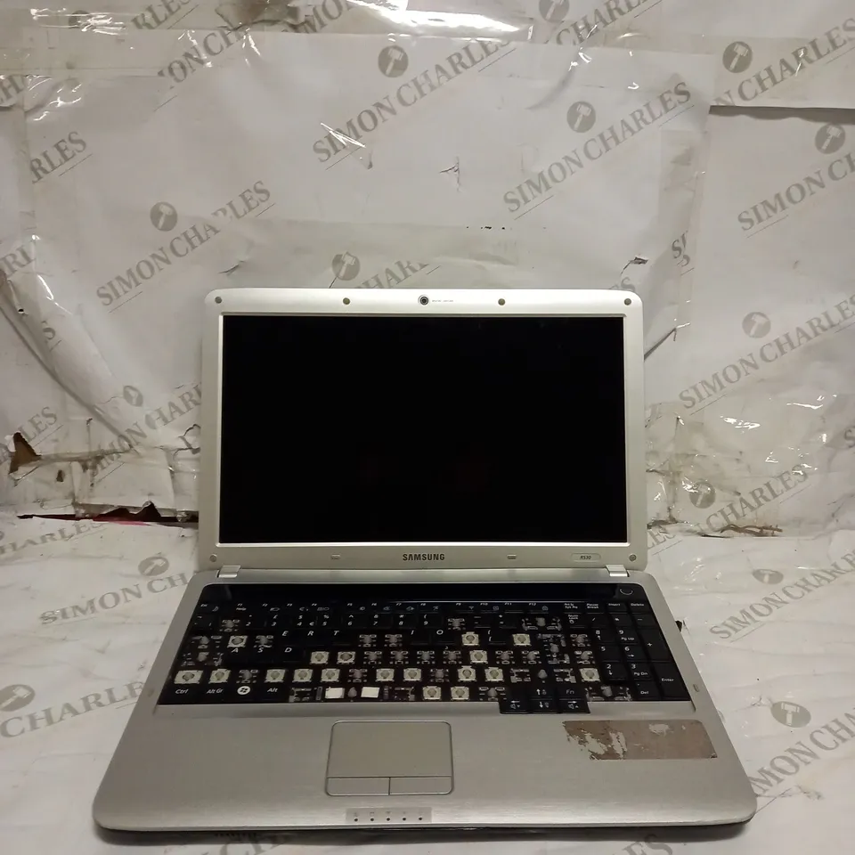 SAMSUNG R530 LAPTOP IN RED 