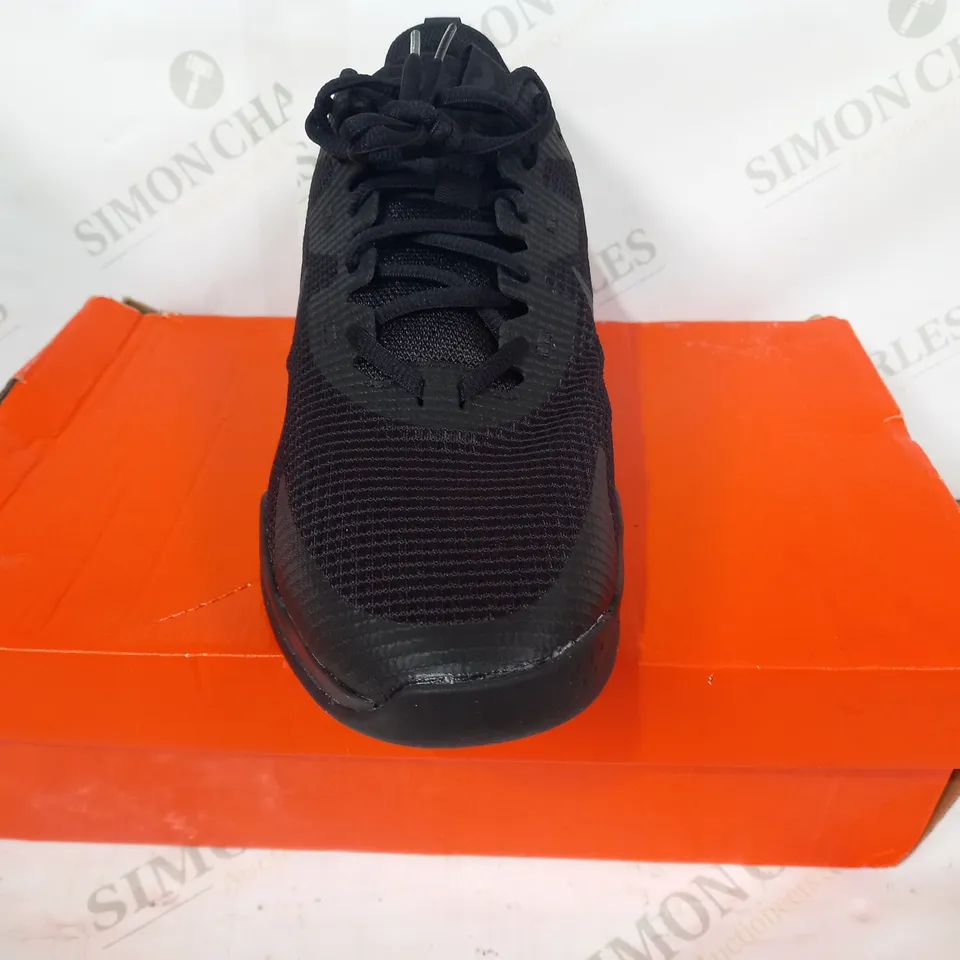 BOXED PAIR OF NIKE AIR MAX ALPHA TRAINERS IN BLACK UK SIZE 8