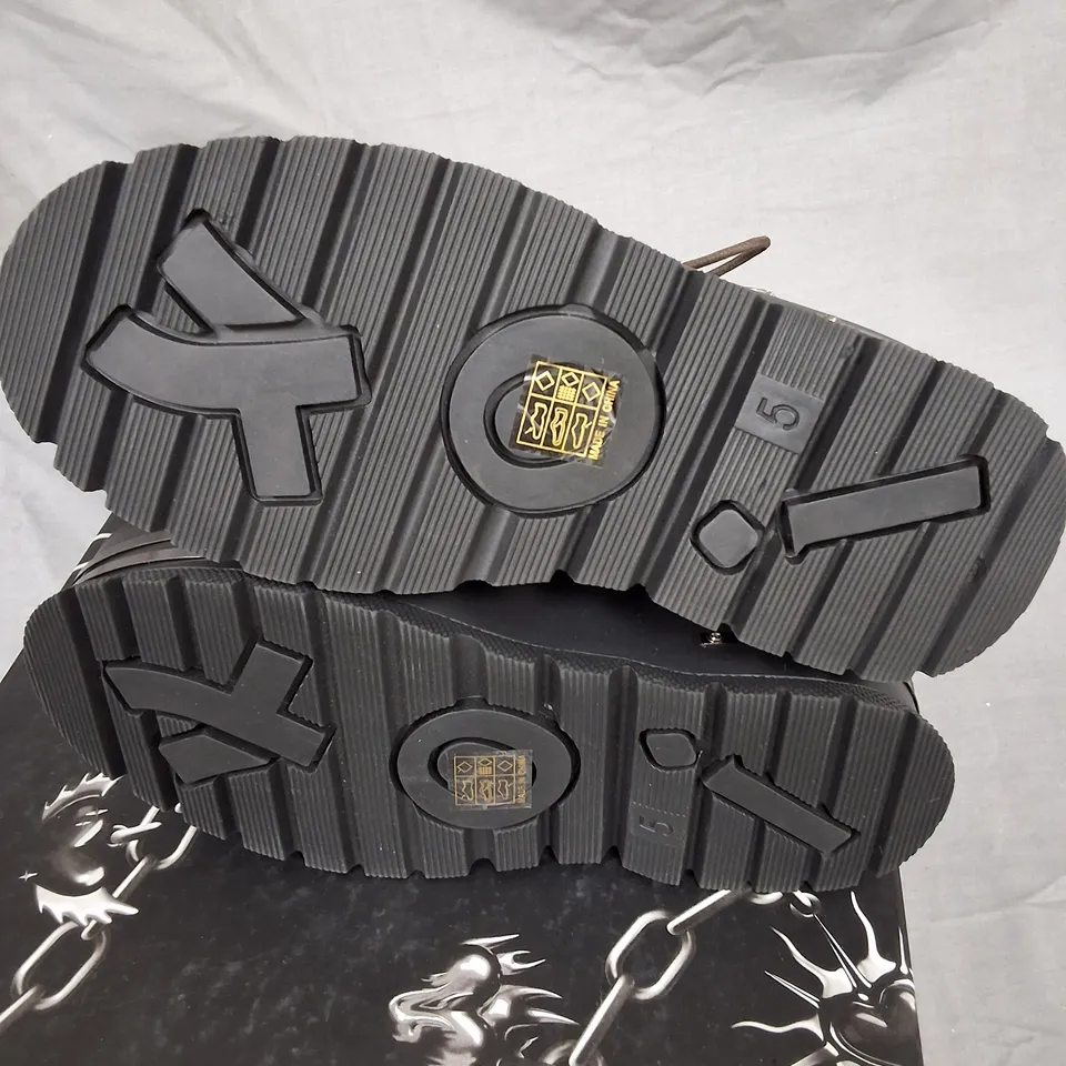 BOXED KOI CHAINED UP ENVY SKULL HARDWARE PLATFORM BOOTS IN BROWN - UK 5