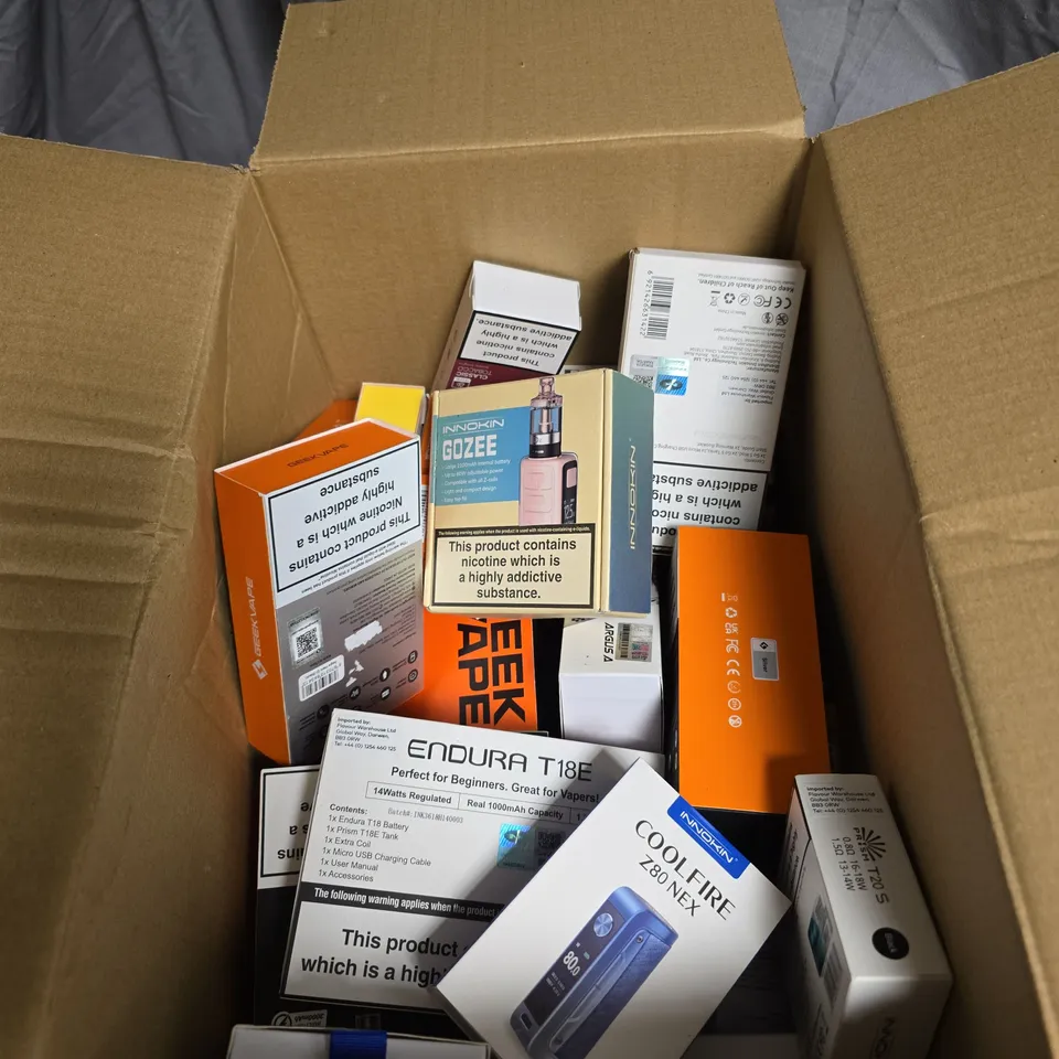 LOT OF APPROXIMATELY 20 ASSORTED VAPING ITEMS TO INCLUDE INNOKIN COOLFIRE/GEEKVAPE/ASPIRE