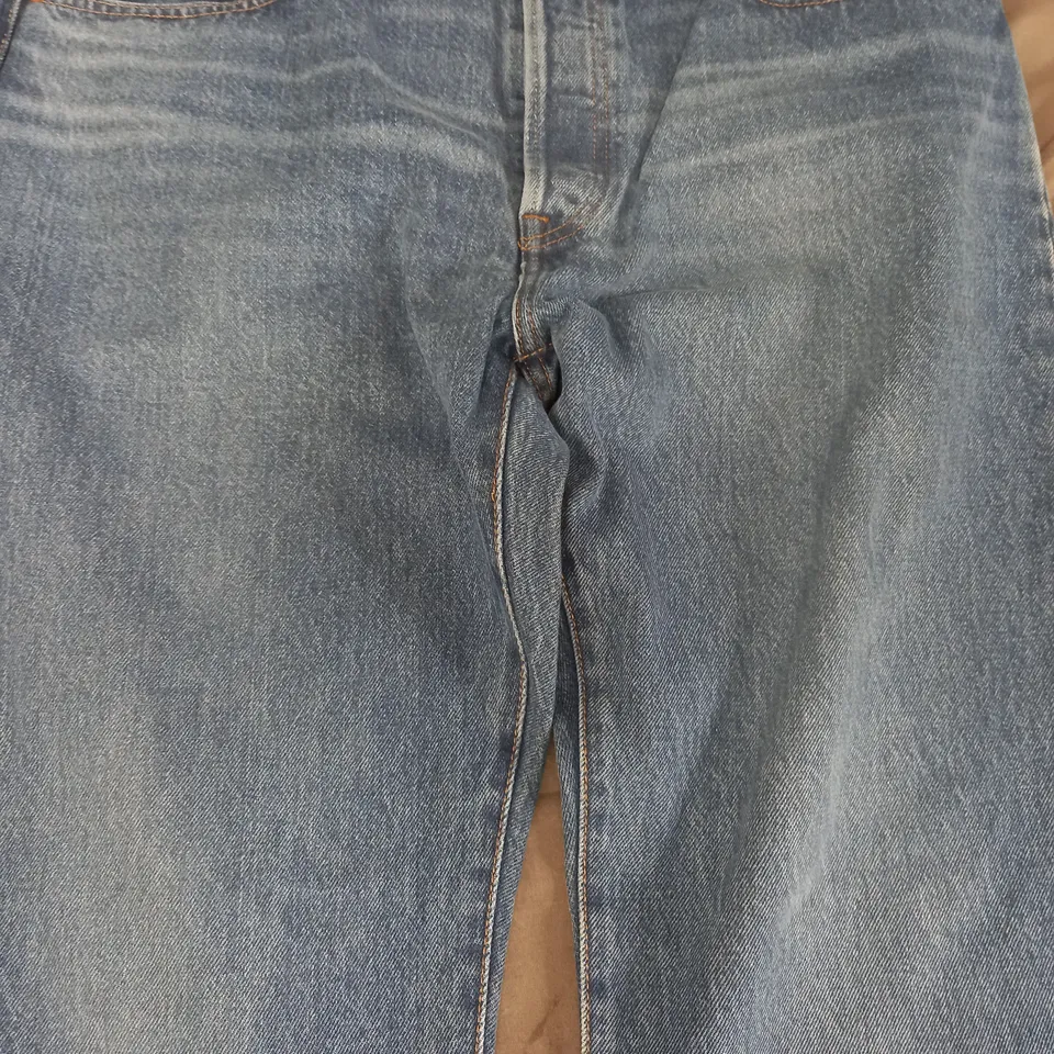 LEVI'S 501 '90S STRAIGHT LEG JEANS IN BLUE SIZE 33/30